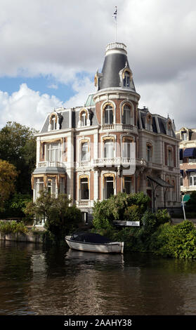 Villa della fine del XIX secolo tra Weteringschans e Singelgracht, di fronte al Rijksmuseum, Amsterdam Foto Stock