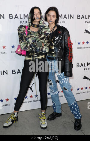 HOLLYWOOD e LOS ANGELES, CALIFORNIA, STATI UNITI D'America - 21 novembre: Anna Kuprienko e Sonia Kuprienko del blumo gemelli arrivano al PUMA x Balmain manifestazione di lancio tenutasi presso il latte Studios il 21 novembre 2019 a Hollywood e Los Angeles, California, Stati Uniti. (Foto di Image Press Agency) Foto Stock