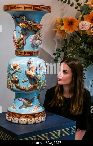 Sothebys, Londra, Regno Unito. 22 Nov 2019. Sotheby's anteprime la sua arte russa settimana con opere provenienti dalle proprie foto russo e opere d'arte, Fabergé e le icone delle vendite su 26 Novembre a Londra. Credito: Guy Bell/Alamy Live News Foto Stock