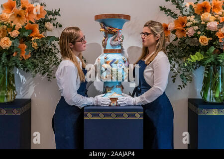 Sothebys, Londra, Regno Unito. 22 Nov 2019. Sotheby's anteprime la sua arte russa settimana con opere provenienti dalle proprie foto russo e opere d'arte, Fabergé e le icone delle vendite su 26 Novembre a Londra. Credito: Guy Bell/Alamy Live News Foto Stock