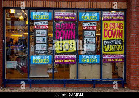 Preston, Lancashire. 22 Nov, 2019 giorni finali di I Mothercare come Venerdì nero vendite venga presto nel centro della citta'. I Mothercare ha rivelato la sua Venerdì nero 2019 offerte e occasioni davanti al grande evento di vendita la prossima settimana. Il venerdì nero offerte sono disponibili in I Mothercare negozi e online fino a esaurimento scorte, come parte della sua chiusura di vendita. Credito; MediaWorldImages/AlamyLiveNews Foto Stock