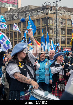 Glasgow, Scotland, Regno Unito. 2 Novembre 2019: un rally a George Square per indipendenza scozzese per il 2020. Foto Stock
