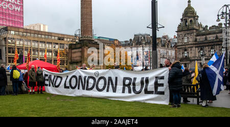 Glasgow, Scotland, Regno Unito. 2 Novembre 2019: un rally a George Square per indipendenza scozzese per il 2020. Foto Stock