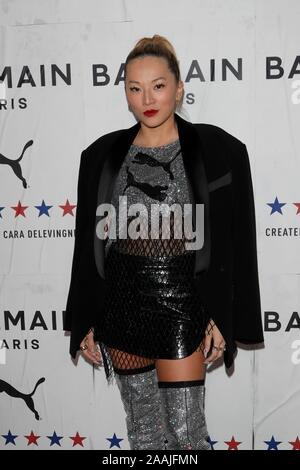 Los Angeles, CA. Xxi Nov, 2019. Tina Leung presso gli arrivi per PUMA x BALMAIN Launch Party, latte Studios di Los Angeles, CA, 21 novembre 2019. Credito: Priscilla concedere/Everett raccolta/Alamy Live News Foto Stock