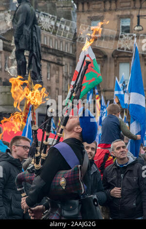 Glasgow, Scotland, Regno Unito. 2 Novembre 2019: un rally a George Square per indipendenza scozzese per il 2020. Foto Stock
