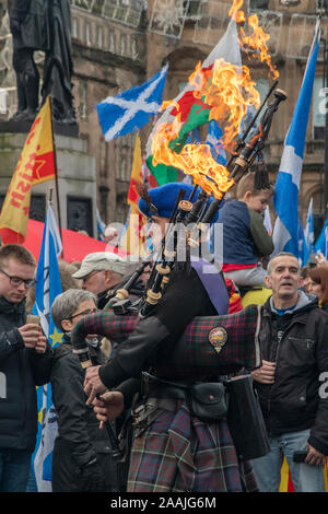 Glasgow, Scotland, Regno Unito. 2 Novembre 2019: un rally a George Square per indipendenza scozzese per il 2020. Foto Stock