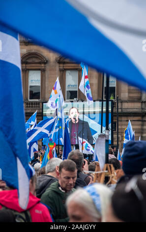Glasgow, Scotland, Regno Unito. 2 Novembre 2019: un rally a George Square per indipendenza scozzese per il 2020. Foto Stock