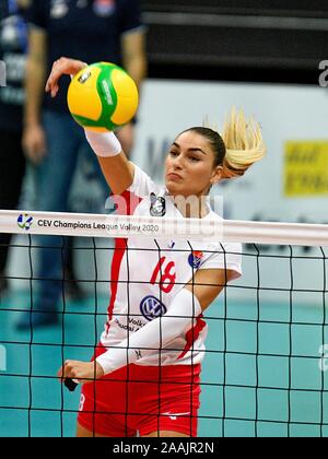 Treviso, Italia. Xix Nov, 2019. ayshan abdulazimova (Budapest) durante Imoco Carraro Conegliano vs Vasas Obuda Budapest, Pallavolo Champions League donne a Treviso, Italia, 19 novembre 2019 Credit: Indipendente Agenzia fotografica/Alamy Live News Foto Stock