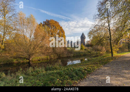 Krefeld-Linn - Parkview al Castello Linn in autunno umore, Renania settentrionale-Vestfalia, Germania, 22.11.2019 Foto Stock