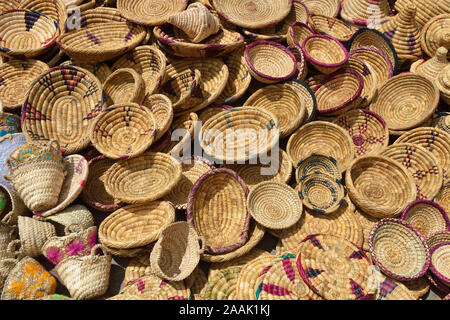 Cestini per la vendita nel Rabha Kedima square. Marrakech, Marocco Foto Stock