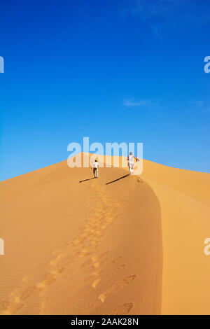 Erg Lehoudi dune di sabbia del deserto del Sahara. Il Marocco Foto Stock