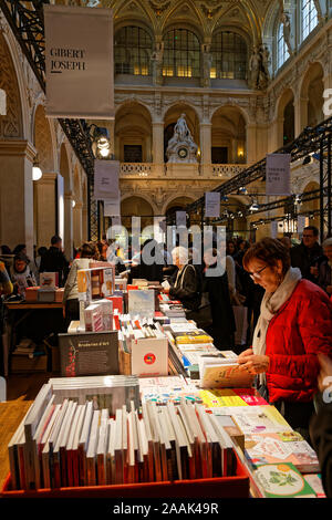 Lione, Francia, 21 Novembre 2019 : Festival seta di Lione ha posato su un unico programma culturale con seta come filo conduttore comune. Alloggiato nel Palais de la Bou Foto Stock