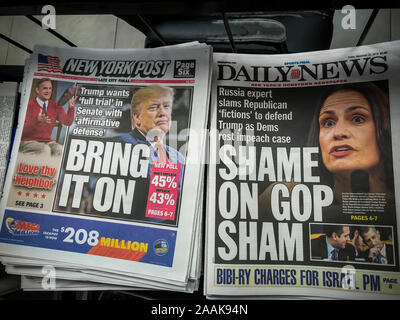 In primo piano del NY Daily News e il NY Post su Venerdì, Novembre 22, 2019 Relazione sull'Congressional impeachment audizioni, che ha il suo ultimo giorno di giovedì. (© Richard B. Levine) Foto Stock