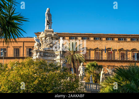 Barock Denkmal Teatro marmoreo und der königlicher Palast Palazzo dei Normanni, Palermo, Sizilien, Italien, Europa | monumento barocco Teatro marmoreo Foto Stock