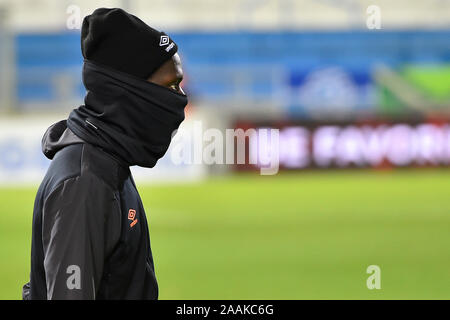 DOETINCHEM, De Vijverberg, 22-11-2019, calcio, olandese Keuken Kampioen Divisie, de Graafschap - Jong PSV, Jong PSV player Cirillo Ngonge con cappello e sciarpa prima della partita de Graafschap - Jong PSV Foto Stock