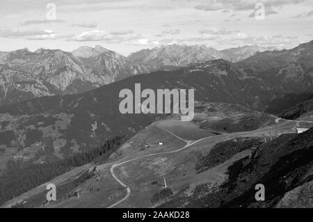 Austria: parnoramic mountain-vista da Hochfirst sopra la valle del Montafon-valle vicino a Schruns in Vorarlberg Foto Stock