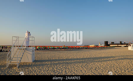 Bandiera degli Emirati Arabi Uniti giornata nazionale presso il kite beach Foto Stock