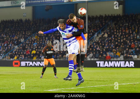 Doetinchem, Nederland. 22 Novembre, 2019. DOETINCHEM, De Vijverberg, 22-11-2019, calcio, olandese Keuken Kampioen Divisie, de Graafschap - Jong PSV, de Graafschap player Ralf Seuntjens voce su obiettivo durante la partita de Graafschap - Jong PSV Credito: Pro scatti/Alamy Live News Foto Stock