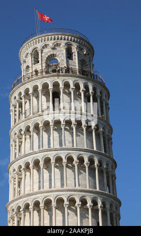 Pisa, PI, Italia - 21 agosto 2019: Campanile di Piazza dei Miracoli chiamato la Torre Pendente chiamato Torre Pendente in lingua italiana Foto Stock