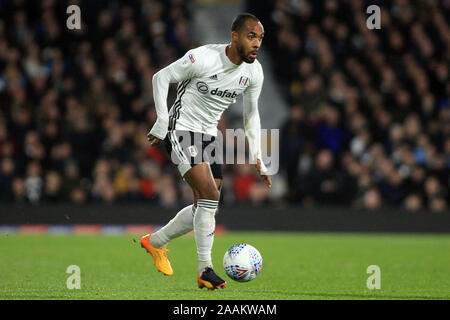 Londra, Regno Unito. 22 Novembre, 2019. Denis Odoi di Fulham in azione. EFL Skybet partita in campionato, Fulham v Queens Park Rangers a Craven Cottage di Londra il venerdì 22 novembre 2019. Questa immagine può essere utilizzata solo per scopi editoriali. Solo uso editoriale, è richiesta una licenza per uso commerciale. Nessun uso in scommesse, giochi o un singolo giocatore/club/league pubblicazioni. pic da Steffan Bowen/Andrew Orchard fotografia sportiva/Alamy Live news Credito: Andrew Orchard fotografia sportiva/Alamy Live News Foto Stock