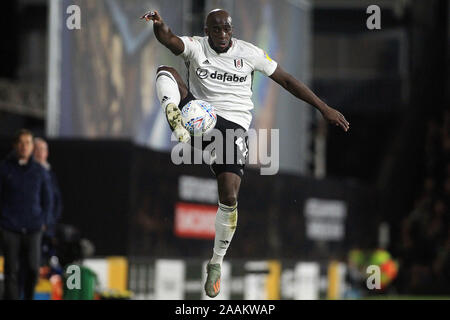 Londra, Regno Unito. 22 Novembre, 2019. Aboubakar Kamara di Fulham in azione. EFL Skybet partita in campionato, Fulham v Queens Park Rangers a Craven Cottage di Londra il venerdì 22 novembre 2019. Questa immagine può essere utilizzata solo per scopi editoriali. Solo uso editoriale, è richiesta una licenza per uso commerciale. Nessun uso in scommesse, giochi o un singolo giocatore/club/league pubblicazioni. pic da Steffan Bowen/Andrew Orchard fotografia sportiva/Alamy Live news Credito: Andrew Orchard fotografia sportiva/Alamy Live News Foto Stock