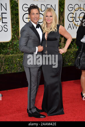 LOS ANGELES, CA - 10 gennaio 2016: Rob Lowe & Sheryl Berkoff presso la 73rd Annuale di Golden Globe Awards presso il Beverly Hilton Hotel. © 2016 Paul Smith / Featureflash Foto Stock