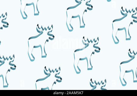 Modello realizzato in argento le renne su sfondo blu. Natale e Anno Nuovo concetto. Foto Stock