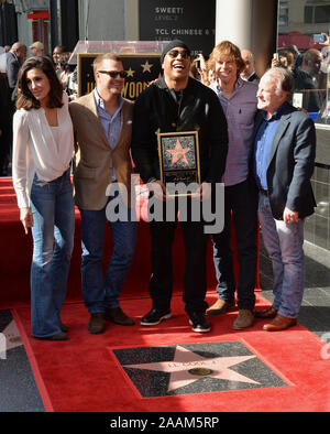 LOS ANGELES, CA - Gennaio 21, 2016: registrazione star/attore LL Cool J con NCIS co-stars Daniela Ruah, Chris O'Donnell, Eric Christian Olsen e produttore Shane Brennan a LL Cool J's Walk of Fame star cerimonia. © 2016 Paul Smith / Featureflash Foto Stock