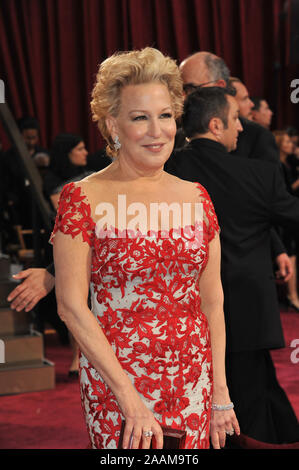 LOS ANGELES, CA - Marzo 2, 2014: Bette Midler presso la 86Accademia annuale Premi al Teatro Dolby, Hollywood. © 2014 Paul Smith / Featureflash Foto Stock