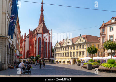 Wurzburg, Germania - Agosto 9, 2015: Oberer Markt (mercato superiore) con Marienkapelle (St. Maria è la cappella) in Würzburg, Wurzburg, bassa Franconia, Bavaria Foto Stock