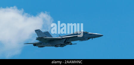 Wantaugh, New York, Stati Uniti d'America - 24 Maggio 2019: La Marina degli Stati Uniti FA-18 Super Hornet tactical team di dimostrazione effettuando in corrispondenza di Jones Beach del Memorial Day Foto Stock