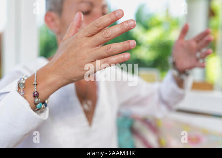 Gratitudine meditazione gesto a mano Foto Stock