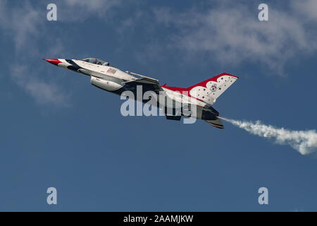 NEW WINDSOR NY - 15 settembre 2018: USAF Thunderbirds eseguire al Stewart International Airport durante il New York Airshow. Squadrone è l'offici Foto Stock
