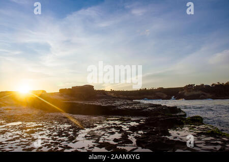 Tramonto in spiaggia Klayar, Pacitan, East Java Foto Stock