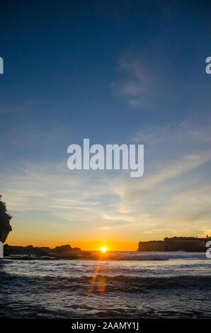 Tramonto in spiaggia Klayar, Pacitan, East Java Foto Stock