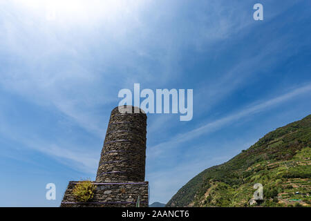 Medievale Castello Doria con la torre di vedetta, XV secolo nel borgo di Vernazza. Cinque Terre, parco nazionale in Liguria, La Spezia, Italia, Europa Foto Stock