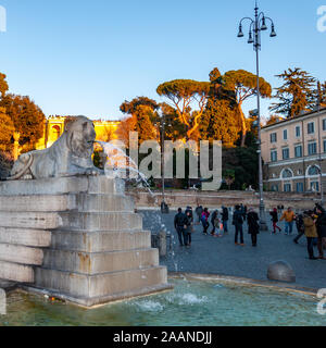 Roma Italia. Dettaglio di una delle Quattro Fontane del Lions in Piazza del Popolo, posti sui quattro lati del Obelisco Flaminio. Foto Stock