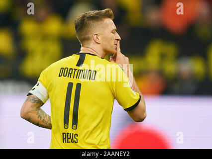 Il calcio Dortmund-Paderborn, Dortmund Novembre 22, 2019. Marco REUS, BVB 11 triste BORUSSIA DORTMUND - SC PADERBORN 07 - DFL REGOLAMENTI VIETANO QUALSIASI USO DI FOTOGRAFIE come sequenze di immagini e/o quasi-VIDEO - 1.della Lega calcio tedesca , Dortmund, Novembre 22, 2019 stagione 2019/2020, giornata 12, © Peter Schatz / Alamy Live News Foto Stock