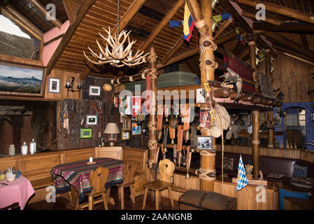 La sala da pranzo del Chimborazo Lodge at 3970 m ai piedi del Vulcano Chimborazo in Ecuador. Foto Stock