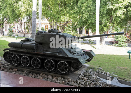 Il carro armato russo T-34 fu utilizzato da Fidel Castro durante la battaglia della Baia dei porci a Cuba nel 1961. Il suo carro armato ha danneggiato gravemente le truppe americane Foto Stock