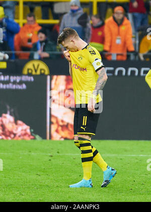 Il calcio Dortmund-Paderborn, Dortmund Novembre 22, 2019. Marco REUS, BVB 11 BORUSSIA DORTMUND - SC PADERBORN 07 3-3 - DFL REGOLAMENTI VIETANO QUALSIASI USO DI FOTOGRAFIE come sequenze di immagini e/o quasi-VIDEO - 1.della Lega calcio tedesca , Dortmund, Novembre 22, 2019 stagione 2019/2020, giornata 12, © Peter Schatz / Alamy Live News Foto Stock