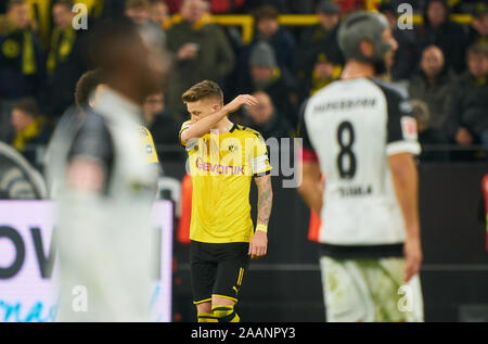 Il calcio Dortmund-Paderborn, Dortmund Novembre 22, 2019. Marco REUS, BVB 11 BORUSSIA DORTMUND - SC PADERBORN 07 3-3 - DFL REGOLAMENTI VIETANO QUALSIASI USO DI FOTOGRAFIE come sequenze di immagini e/o quasi-VIDEO - 1.della Lega calcio tedesca , Dortmund, Novembre 22, 2019 stagione 2019/2020, giornata 12, © Peter Schatz / Alamy Live News Foto Stock