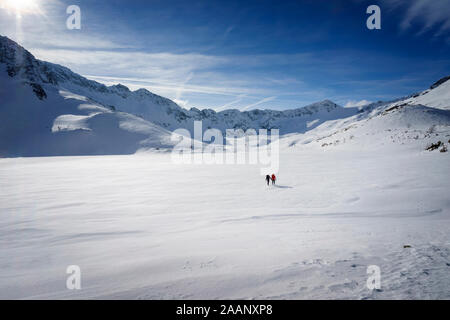 Valle dei Cinque Laghi polacco in inverno. Monti Tatra. Foto Stock