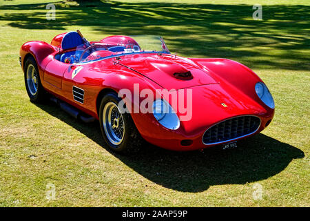 Salisbury, Wiltshire, Regno Unito - 7 Giugno 2015: UN 1958 Ferrari Fantuzzi Spyder (196S Dino Replica) al Wilton House Classic & Supercar Show 2015 Foto Stock