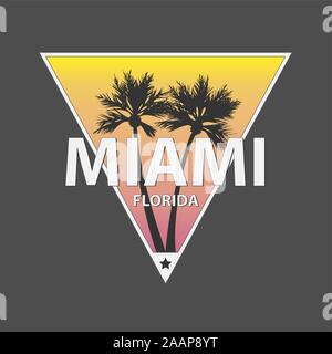 Miami Florida illustrazione vettoriale concetto nel retro vintage stile grafico per t-shirt e altri produzione di stampa. Le palme, sun. Triangolo logo badge Illustrazione Vettoriale