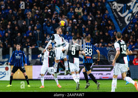 Bergamo, Italia. Novembre 23, 2019, Bergamo, Italia: rodrigo bentancur (juventus)durante l'Atalanta vs Juventus, italiano di calcio di Serie A del campionato Gli uomini a Bergamo, Italia, 23 novembre 2019 - LPS/Francesco Scaccianoce Credito: Francesco Scaccianoce/LP/ZUMA filo/Alamy Live News Foto Stock
