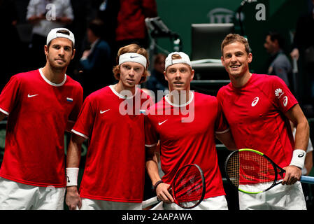 Caja Magica, Madrid, Spagna. 23 Novembre, 2019. Tennis: Coppa Davis Madrid Russia vs Canada raddoppia semifinali - Karen Khachanov (RUS) e Andrej Rublev (RUS) vs Denis Shapovalov (CAN) e Vasek Pospisil (CAN). Caja Magica, Madrid, Spagna. Credito: EnriquePSans/Alamy Live News Foto Stock