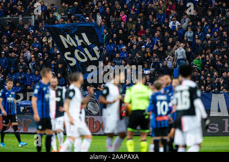 Bergamo, Italia. Novembre 23, 2019, Bergamo, Italia: ventole atalantaduring Atalanta vs Juventus, italiano di calcio di Serie A del campionato Gli uomini a Bergamo, Italia, 23 novembre 2019 - LPS/Francesco Scaccianoce Credito: Francesco Scaccianoce/LP/ZUMA filo/Alamy Live News Foto Stock