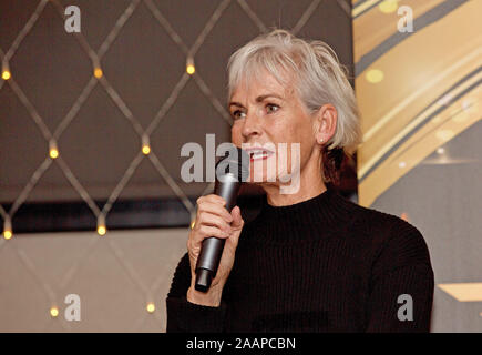 Glasgow, Regno Unito, 8 Novembre 2019: Tennis celebrity Judy Murray parlando a una donna Business Awards Ceremony. Credito; TERRY MURDEN / ALAMY Foto Stock