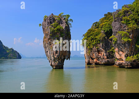 Markante Felsformation auf Khao Antonello Kan Isola, auch Isola di James Bond, Thailandia Foto Stock
